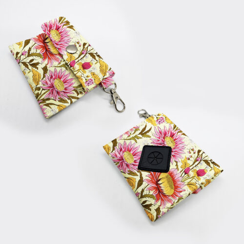 kupownik astry różowe na jasnym tle