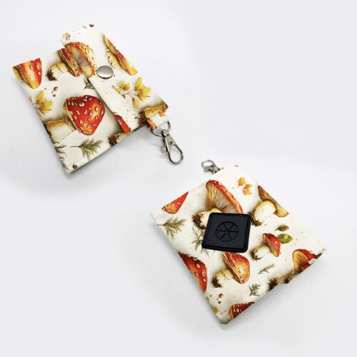 kupownik muchomory na jasnym tle