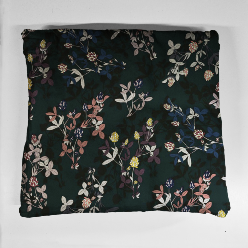 poduszka koniczyna na ciemnym