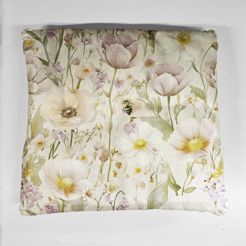 poduszka pszczoły na łące