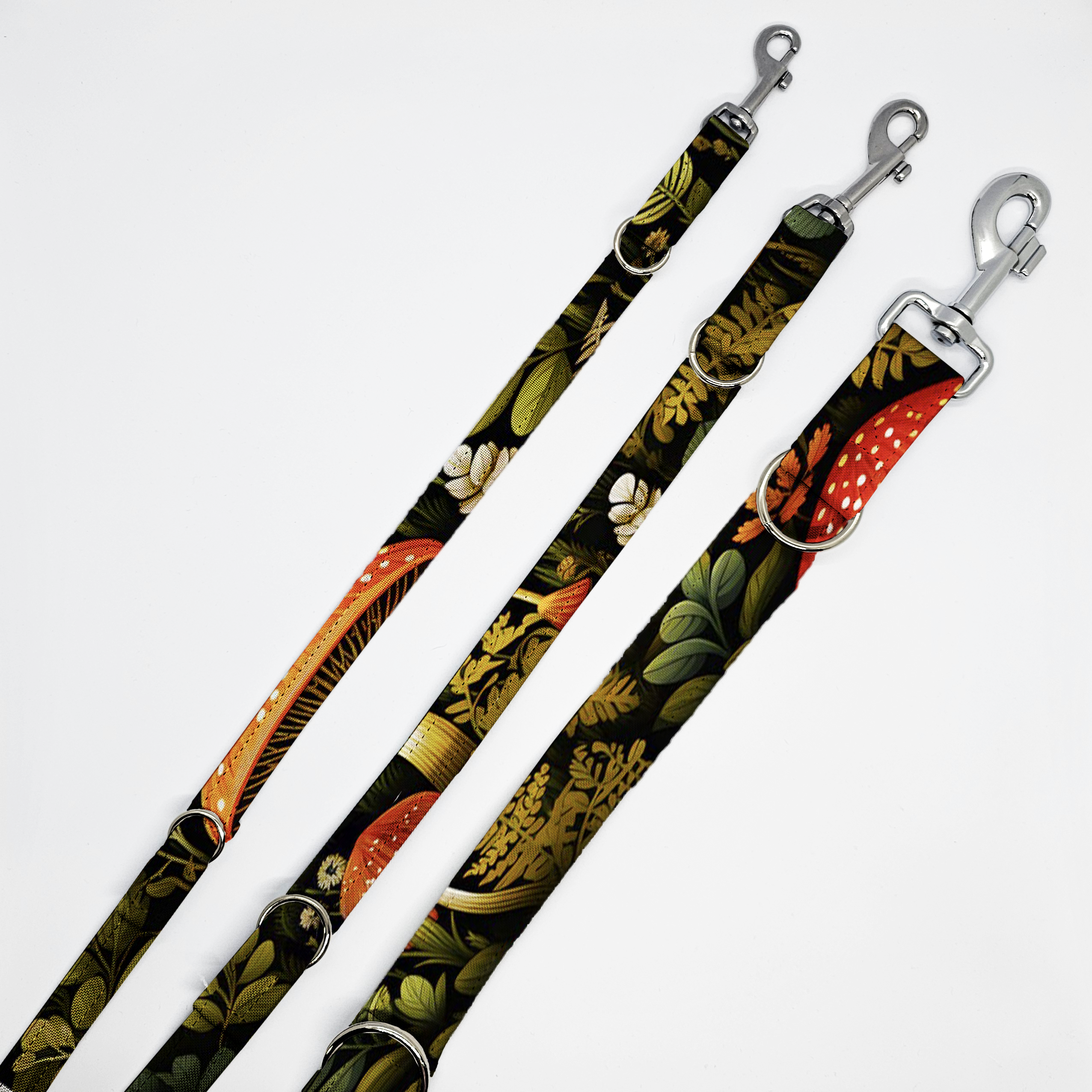 smycze muchom w lesie