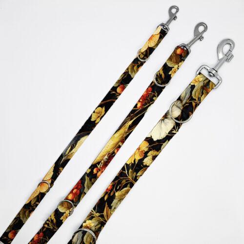 smycze ptaki w jesiennych kwiatach