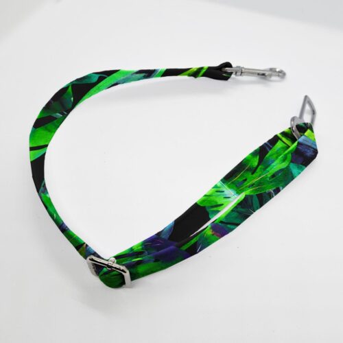 zapiecie pasa ciemne liscie