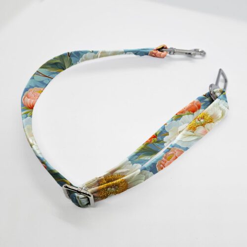 zapiecie pasa jasne piwonie