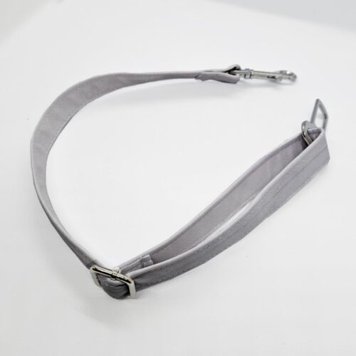 zapiecie pasa jasny szary