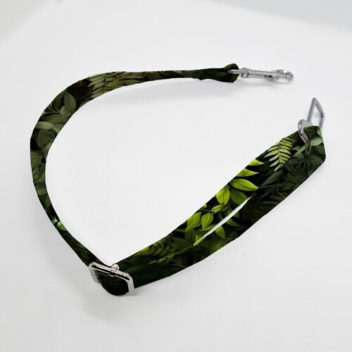 zapiecie pasa kamuflaz liscie