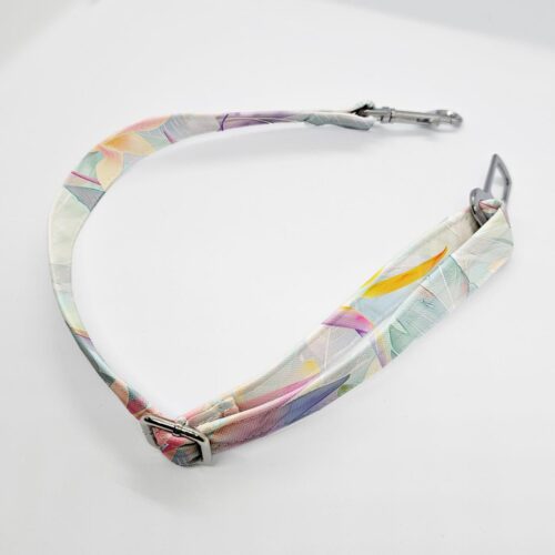 zapiecie pasa strelicje na jasnym